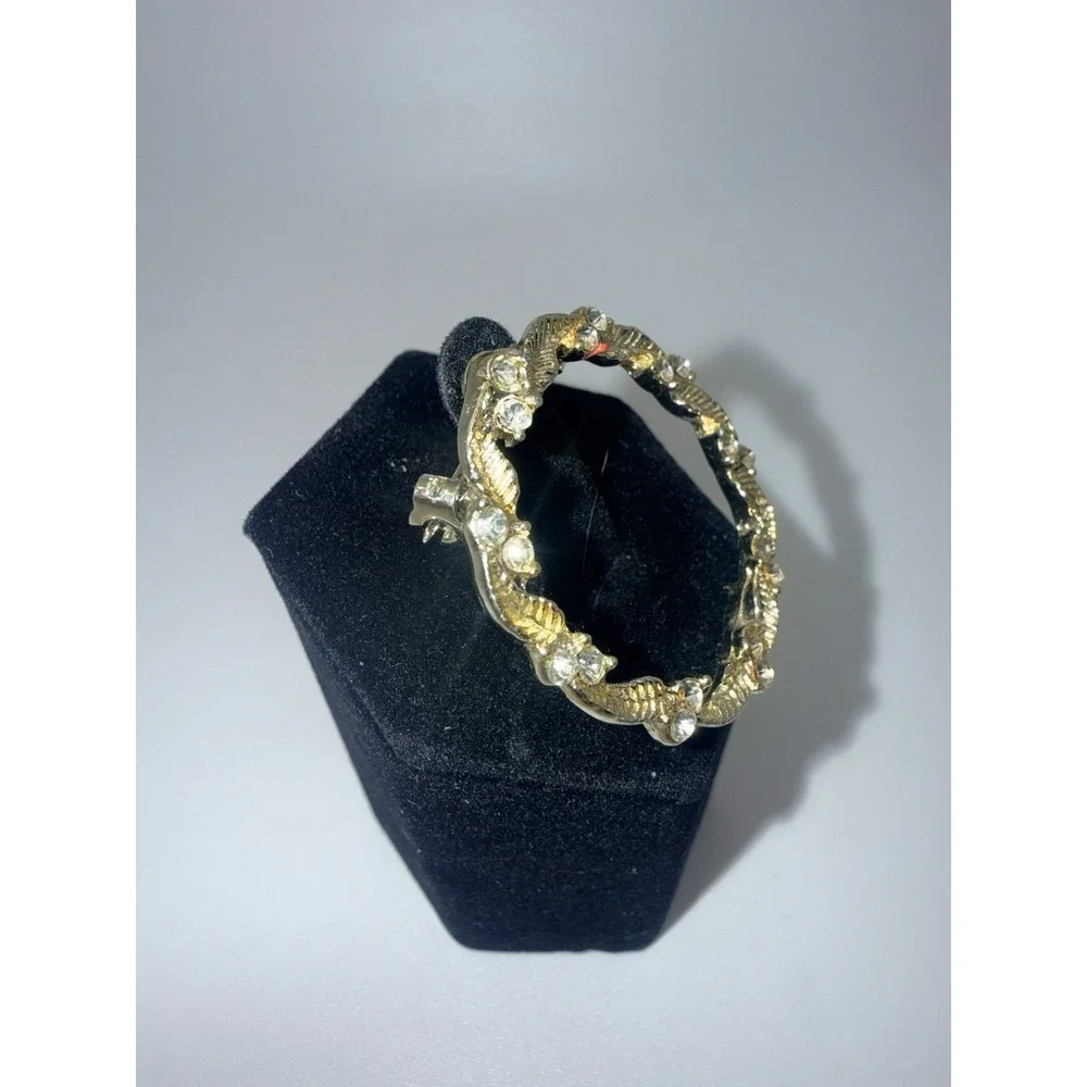 Gerry's Brooch‎ Vintage Leaf Rhinestone Wreath Gold Tone 1 3/8